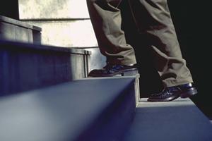 エーエスカラーの個性的なファッションアイテムを徹底解剖！デザイン性とサステナビリティを兼ね備えた商品ガイド