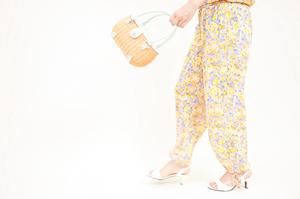 夏の日差しをしっかりガード！おしゃれで機能的な日傘の選び方とおすすめ商品ガイド